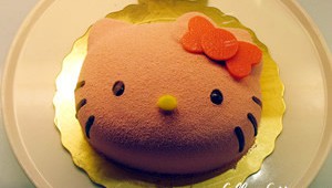 http://www.followkitty.com/wp-content/uploads/2012/07/Cake-in-Hello-Kitty-Cafe-Taipei-300x170.jpg